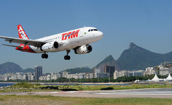 Devido ao alto preço de combustível, LATAM suspende 21 voos no Brasil por 60 dias.