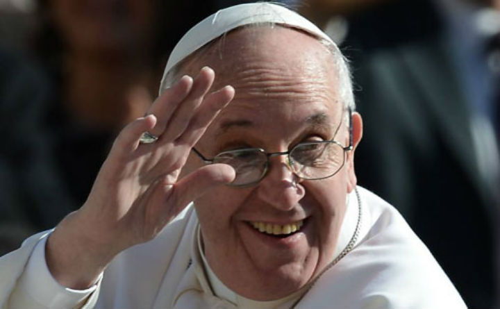 Papa Francisco fala por muitos humanistas e profissionais: não se pode agredir a fé dos outros.