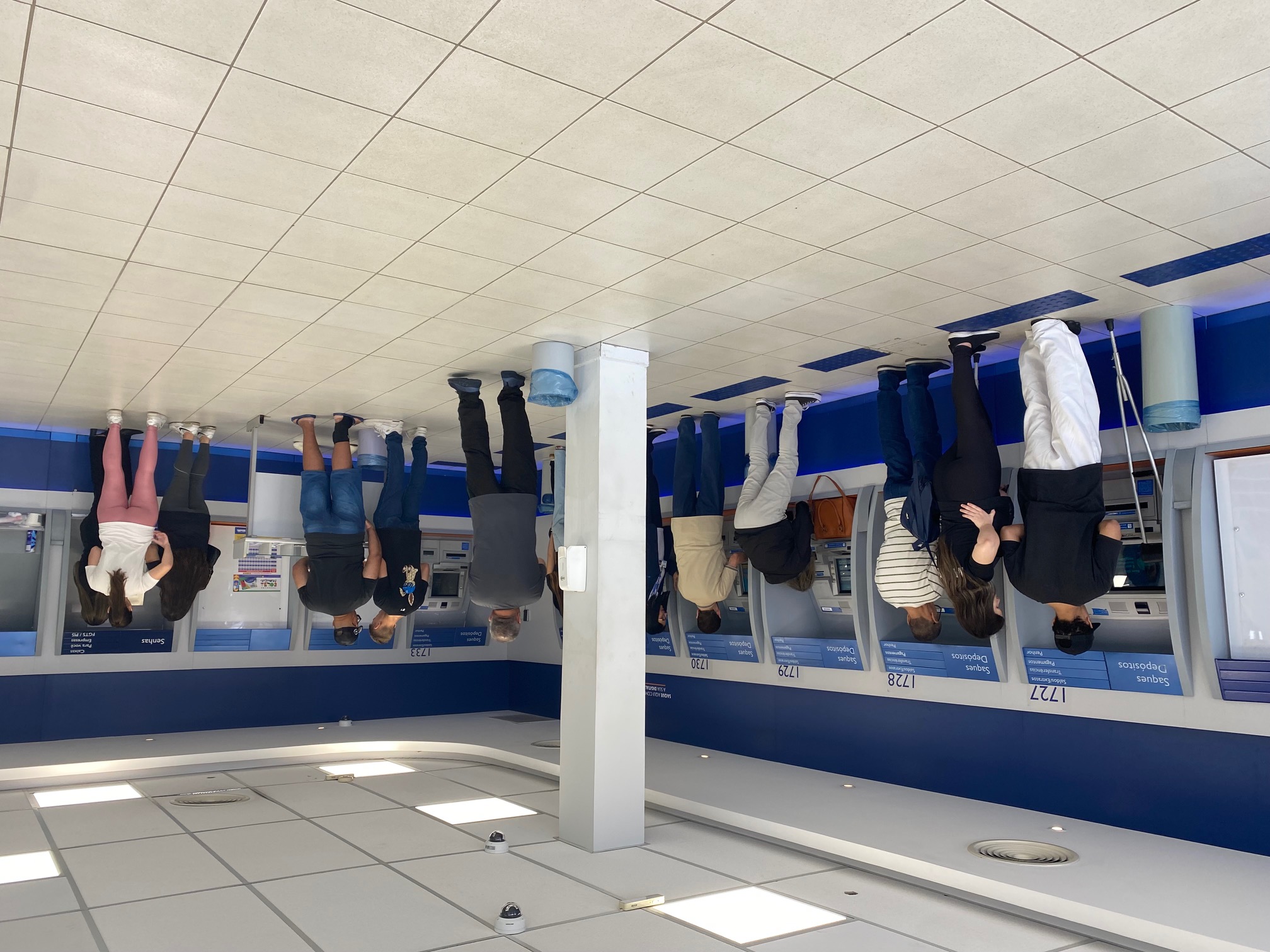 Emprestar o nome para abrir conta em banco é crime. FEBRABAN vai punir. Emprestar o nome para abrir conta em banco é crime. FEBRABAN vai punir.