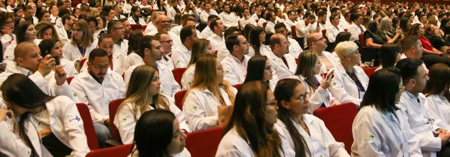 Número de médicos no Brasil aumenta mais de 4 vezes em 35 anos