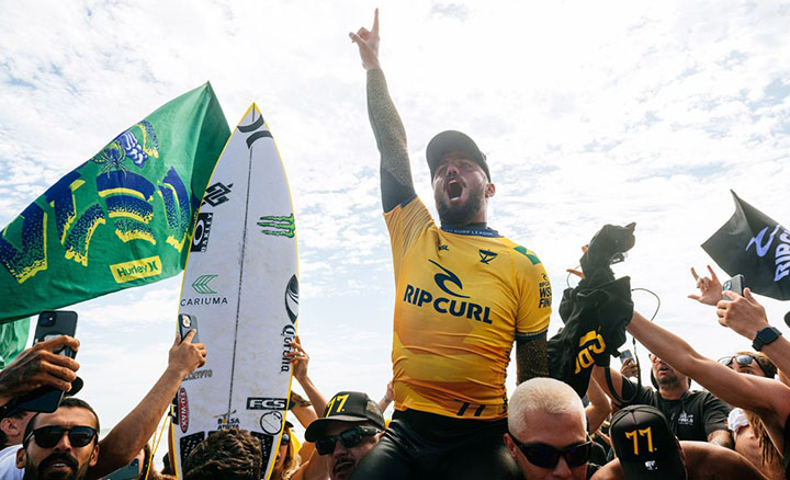 Brasil domina surf mundial. Felipe Toledo é bicampeão.