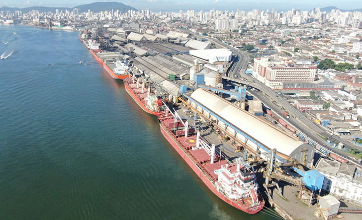 Porto de Santos aprofunda para 15 metros canal de granéis vegetais