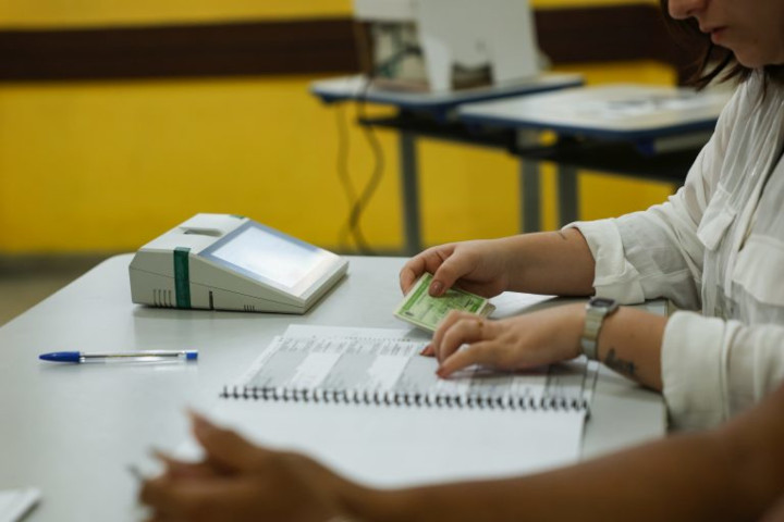 Na hora de votar, o que deve fazer o eleitor.