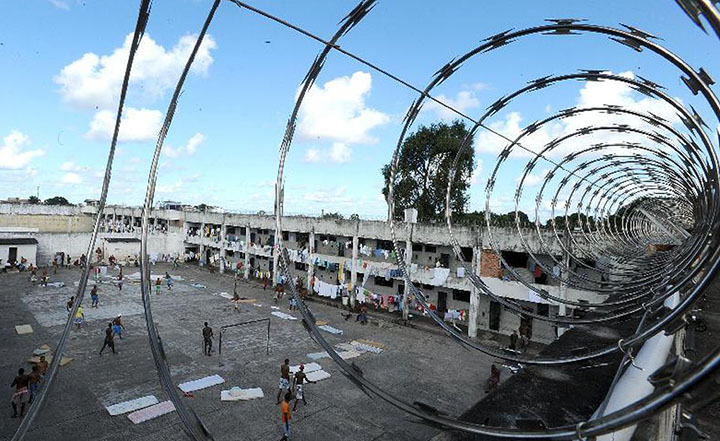 Professor vê ressocialização como utopia, no sistema penitenciário do Brasil