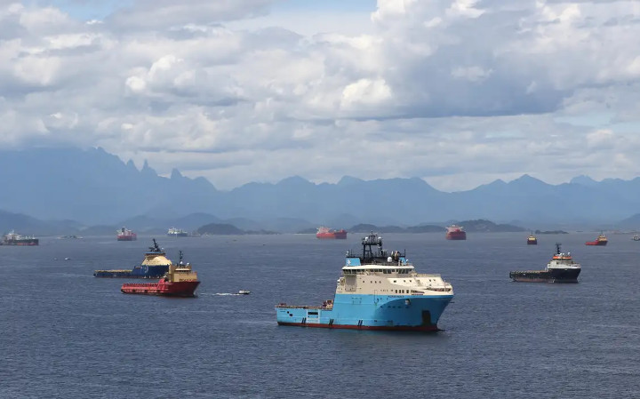 Demora 3 anos remoção de 80 navios abandonados na Baía da Guanabara