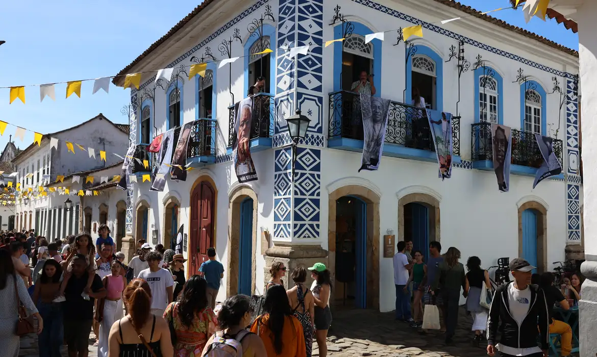 Feira Literária de Paraty vai até domingo e tem preocupação com a ecologia