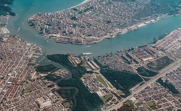 Bolsonaro assina decreto que privatiza Porto de Santos