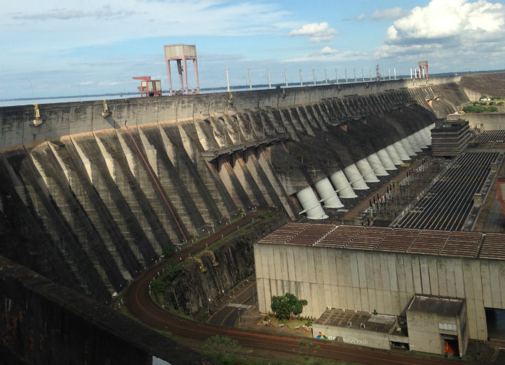 ITAIPU, bateria natural que abastece quanto o Brasil precisar