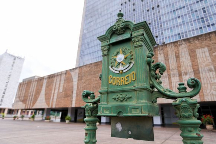 Histórica empresa de Correios do Brasil, enfrenta crise e procura soluções Histórica empresa de Correios do Brasil, enfrenta crise e procura soluções