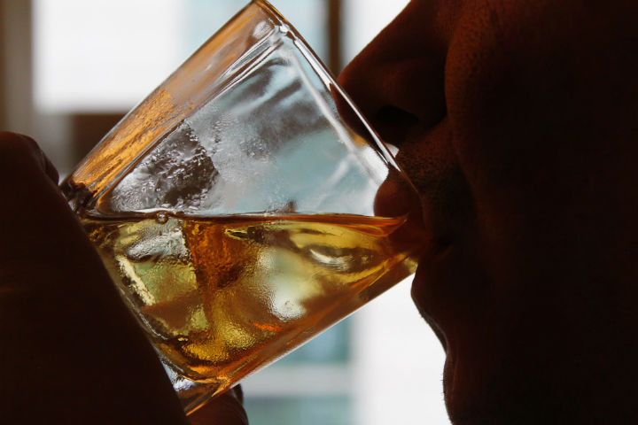 OMS quer limitar uso agressivo da propaganda de venda do álcool