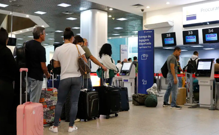 Em atraso de voos , passageiros tem direito à assistência, avisa a ANAC Em atraso de voos , passageiros tem direito à assistência, avisa a ANAC