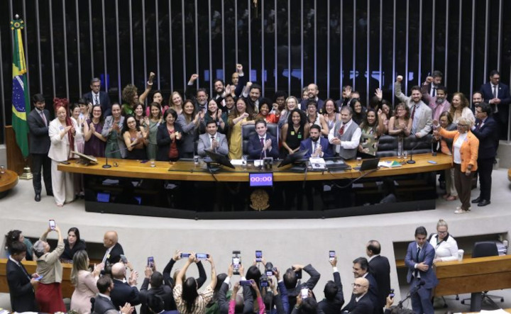 Aprovada no Senado, lei que protege a criança nos meios digitais, levará um ano para valer