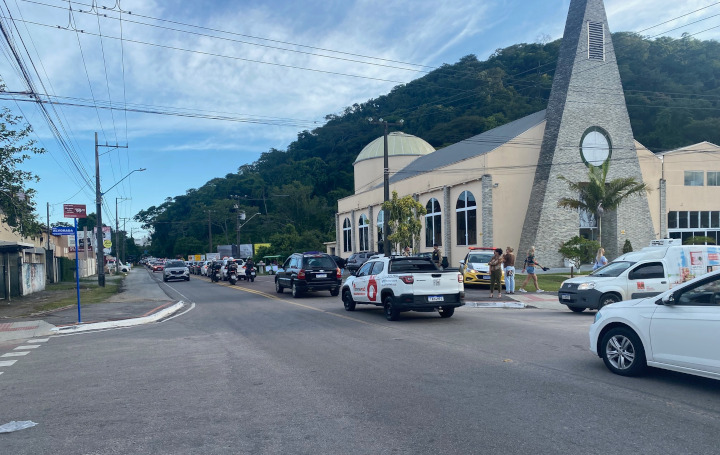 Trânsito congestionado impediu muita gente de ver a inauguração da Ponte