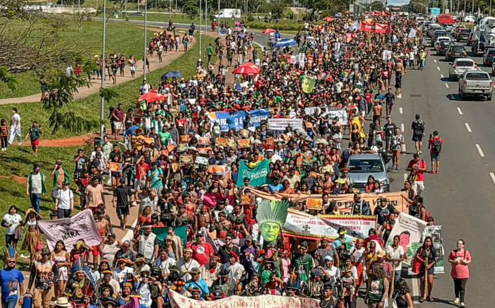 Indígenas protestam em Brasília pela valorização dos povos