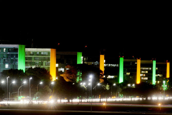 Decidir sobre 37 ministérios, primeira tarefa dos novos parlamentares
