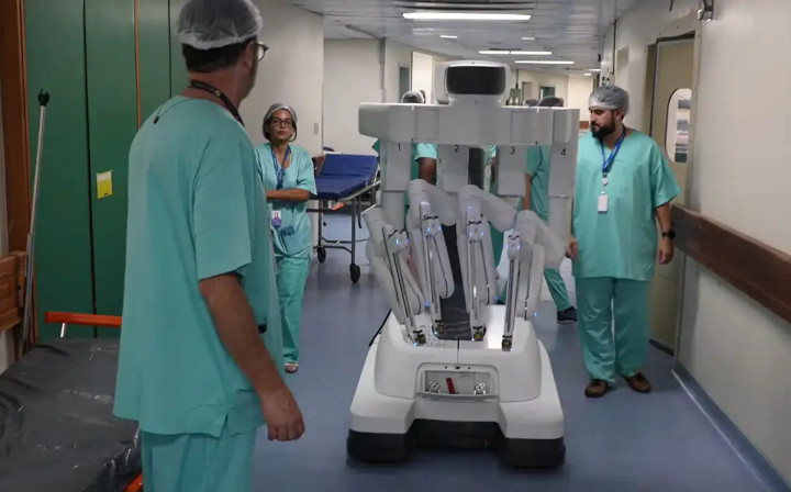 INCA forma cirurgiões especialistas em robótica para atender pacientes de câncer no SUS