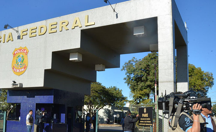 Polícia Federal cumpre mandados para prender 22 fraudadores do INSS 
