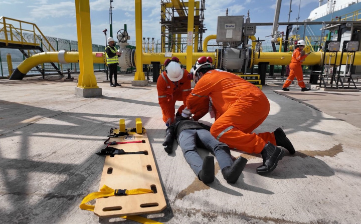 Porto de Santos simula emergência no terminal de gás natural