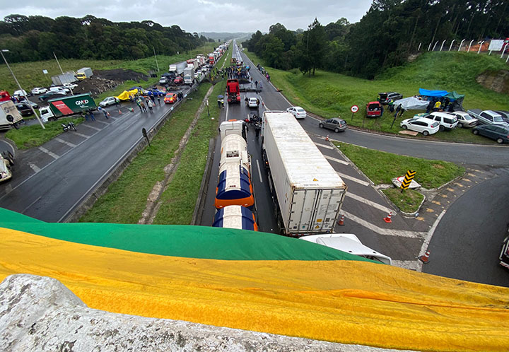 Lei dos caminhoneiros sofre mudanças em 11 artigos