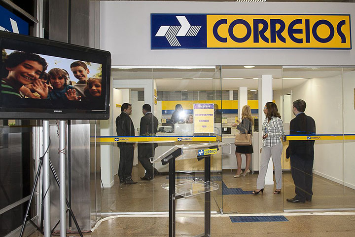 Governo cancela privatizações dos Correios e Telebras