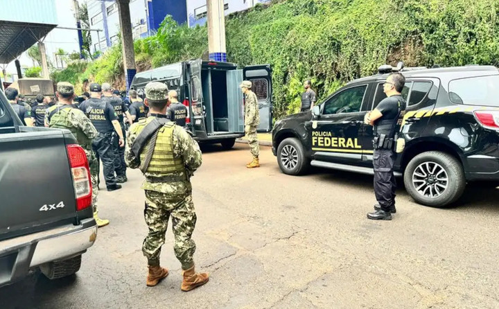 Paraguai expulsa 25 criminosos e entrega à Polícia do Brasil