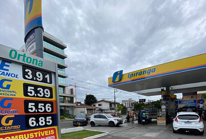 Gasolina aumenta 6,09% e depende do valor de impostos 