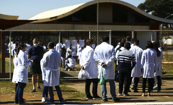 Graduado em Medicina terá que fazer prova para exercer a profissão Graduado em Medicina terá que fazer prova para exercer a profissão