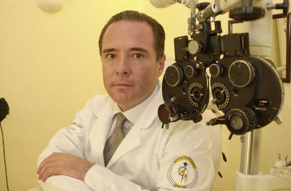 Oftalmologista de Campinas Fala Sobre Perigo de Implante de Lentes