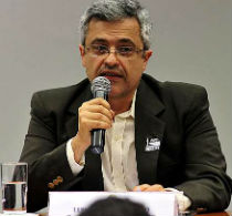 Professor critica programa do livro acusado de ser doutrinador