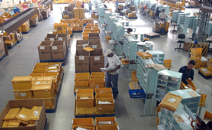 Correios faz alerta e ensina como evitar falsários que cobram taxa de retirada