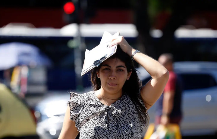 Calor no Rio de Janeiro chega ao nível 4 com mais de 44º, sensação de 55º