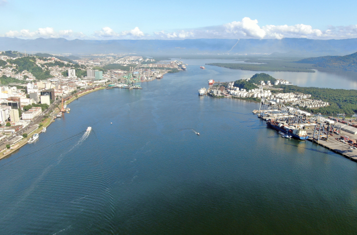 Porto de Santos começa obra de aprofundamento para 16 metros 
