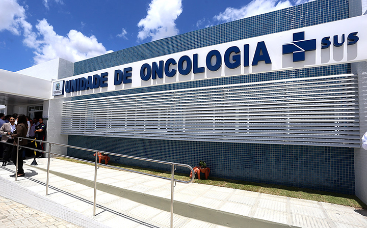 Lei obriga SUS a dar vacinas e novas tecnologias contra o câncer Lei obriga SUS a dar vacinas e novas tecnologias contra o câncer