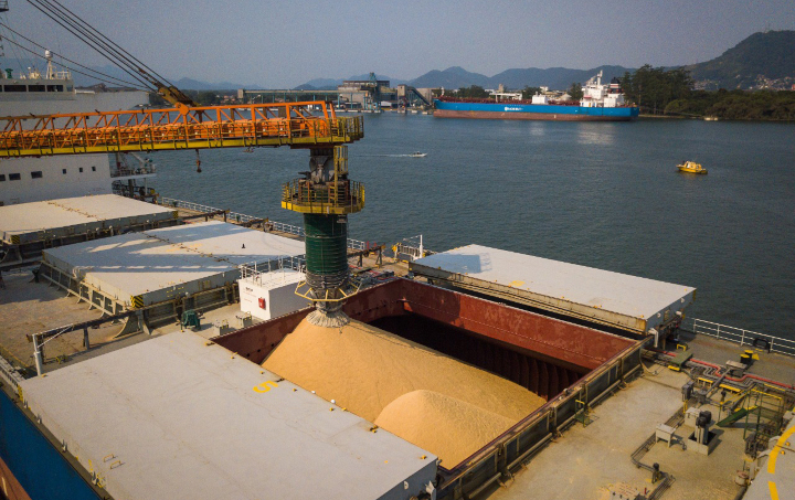 Movimento de cargas no Porto de Santos faz história com recorde