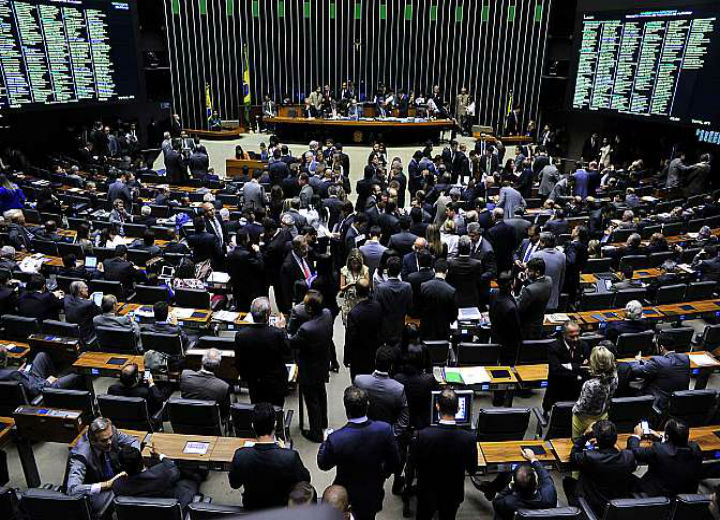 Deputados agravam penas de crimes em 137 leis aprovadas