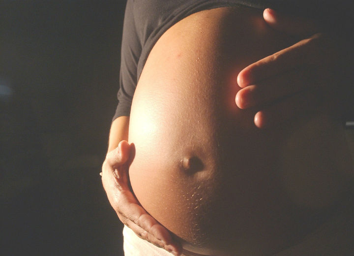 Gestação provoca alterações hormonais que afetam a visão