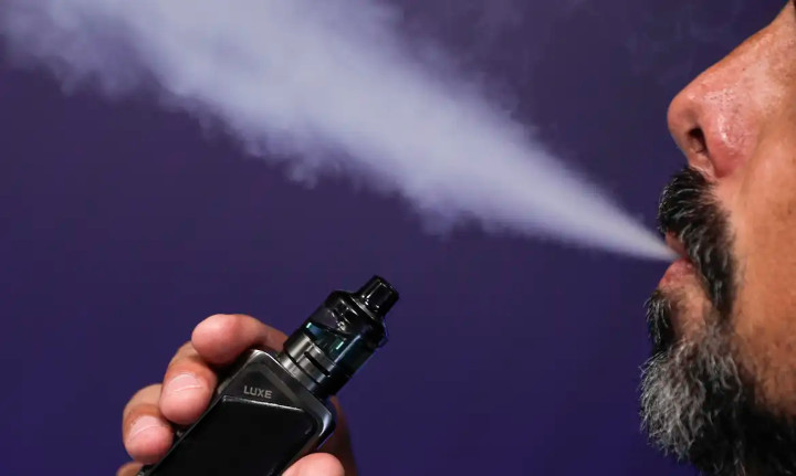 Cigarros eletrônicos, estratégia da indústria para atrair novos fumantes