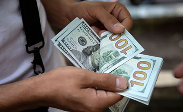 Brasil libera entrada até US$ 10 mil, sem declaração