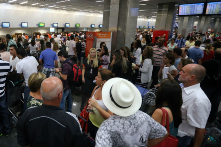 Responsáveis autorizados conduzir menor até o embarque aéreo