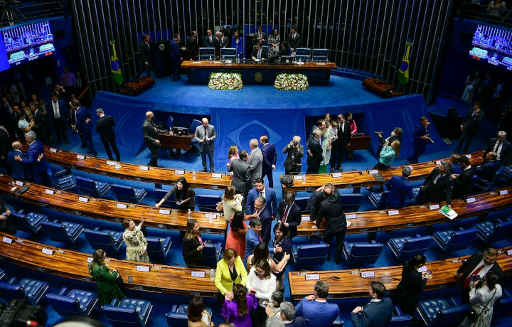 Mais ricos irão pagar custo da isenção de imposto a quem ganha até R$ 5 mil Mais ricos irão pagar custo da isenção de imposto a quem ganha até R$ 5 mil