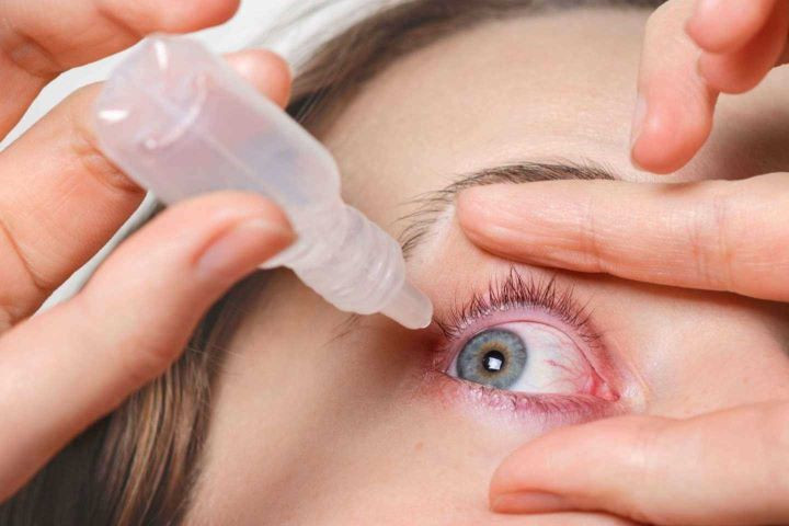 Mulheres são mais afetadas pelo olho  seco. Médico ensina como evitar e tratar