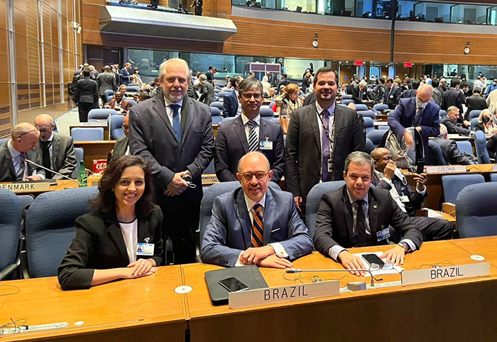 Brasil adere a acordo para zerar poluentes na aviação